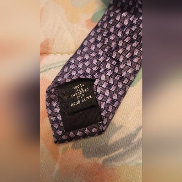 Reaction Kenneth Cole Gray Silver Geometric 100% Silk Men's Tie 58"×3.5" - Picture 4 of 5